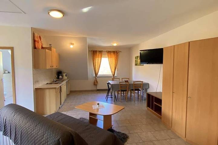 Ferienhaus für 2 Personen, mit Balkon und Garten in Macken