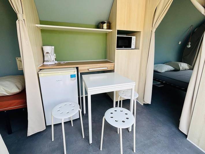 Tente pour 4 personnes, avec piscine et bassin pour enfant dans Hauts-de-France - 2