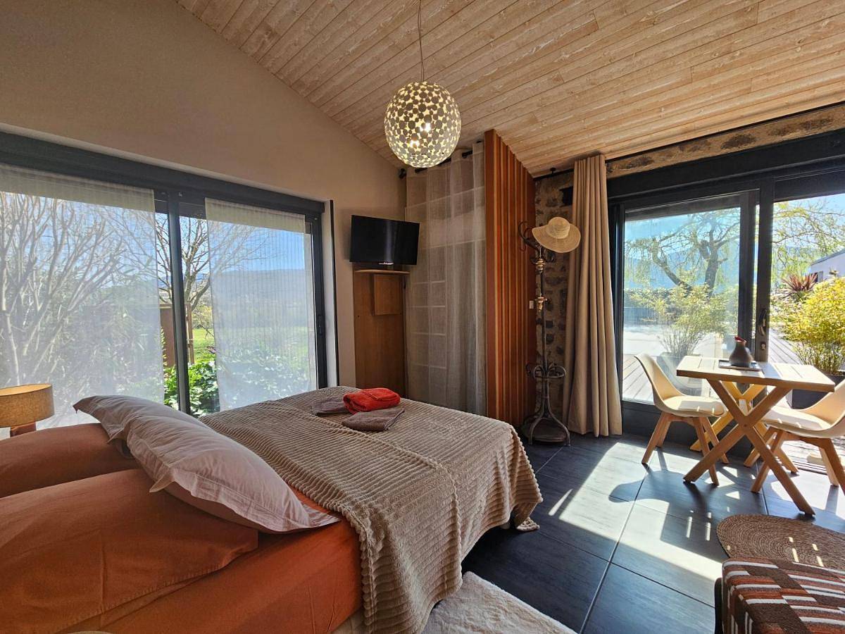 Appartement entier, L'Orée des Oiseaux - Studio Bamboo in Saint-Vincent-de-Barrès, Privas (arrondissement)