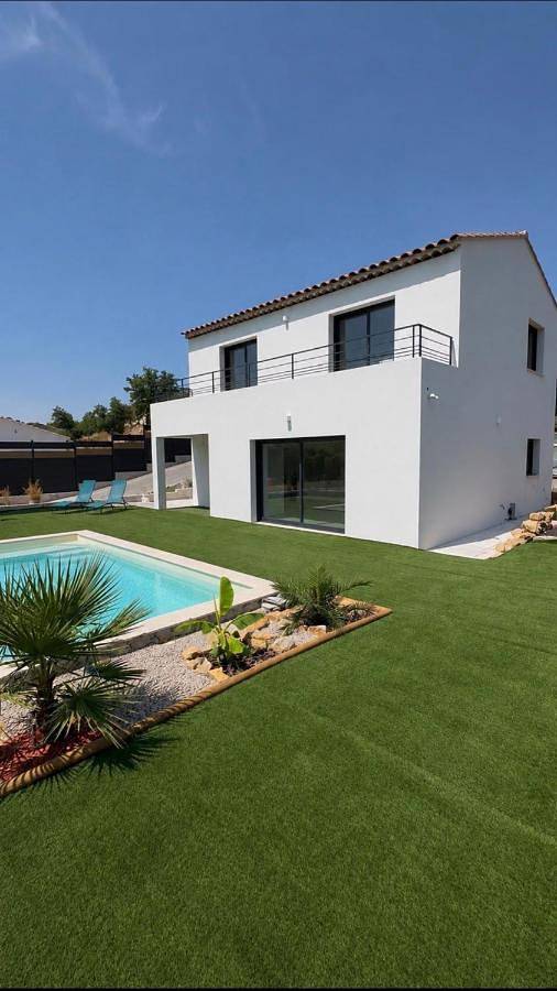 Location de vacances pour 6 personnes, avec Balcon et Terrasse ainsi que Jardin et Piscine à Vins-sur-Caramy