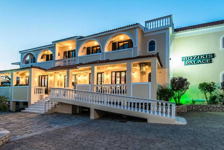 Hôtel pour 2 personnes, avec vue et terrasse ainsi que jardin et piscine