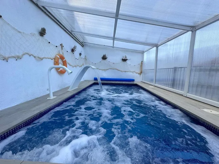 Casa de vacaciones para 14 personas, con piscina además de jacuzzi y jardín - 1