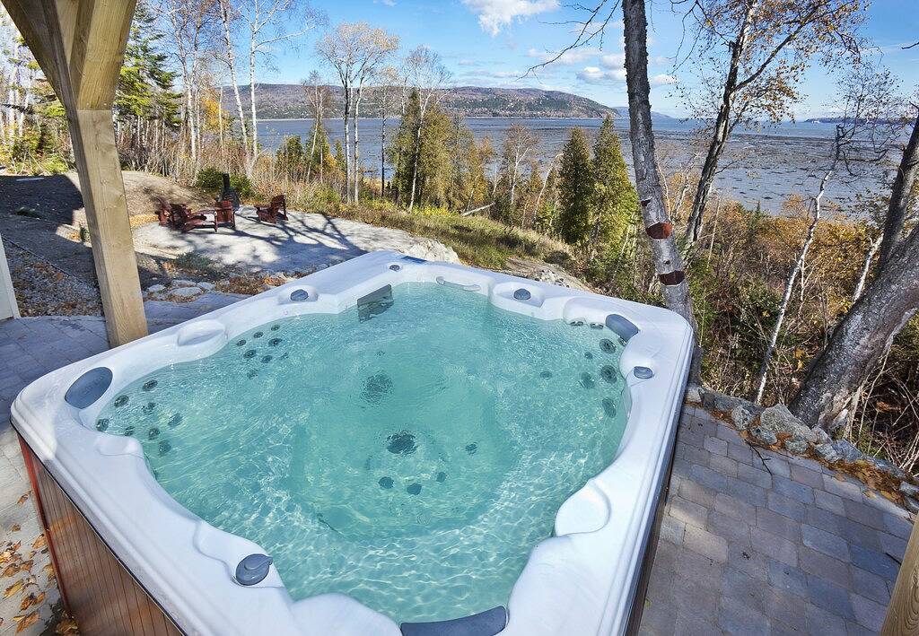 Les Echos du Fleuve, neues Haus am Ufer des Saint-Lawrence, Ski Le Massif in Le Massif