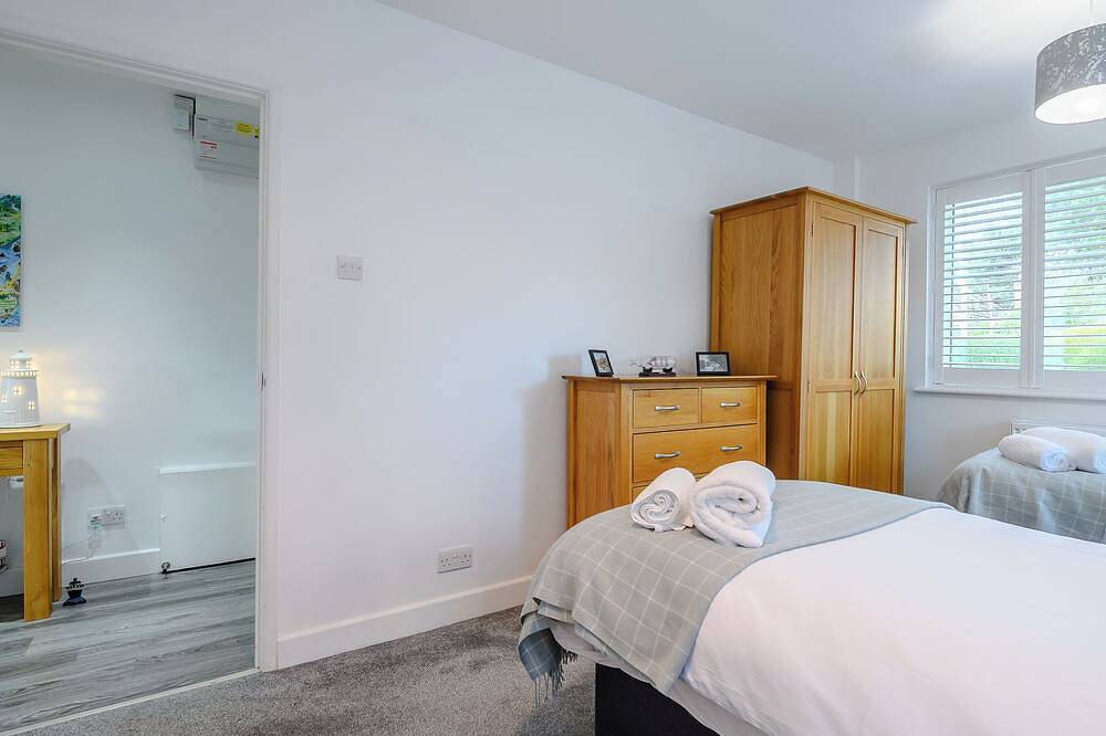 2 bedroom accommodation in Southbourne, near Bournemouth in Bournemouth, South West England