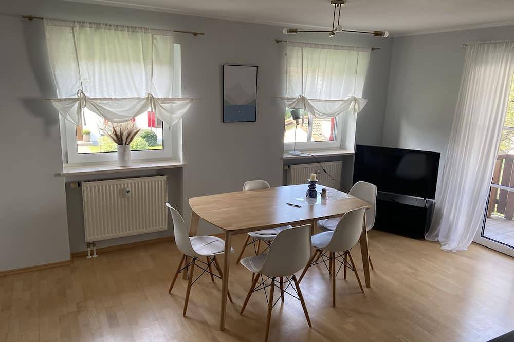 Ganze Wohnung, Geräumige und modern eingerichtete Ferienwohnung für Familien in Bergen in Bergen (Chiemgau), Chiemsee