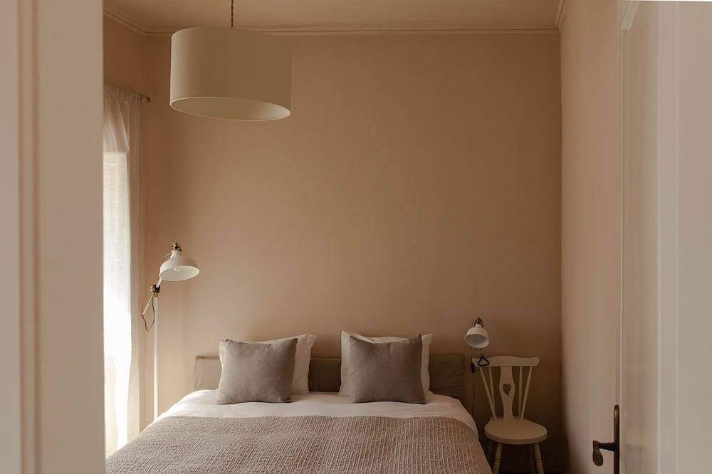 Cozy 2 Br House w/ Patio in Azenhas do Mar in Azenhas do Mar, Costa de Lisboa