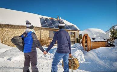 Gîte pour 12 personnes, avec jacuzzi et jardin ainsi que terrasse et sauna dans l' Isère
