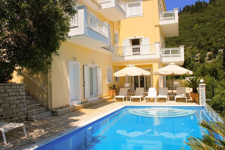 Villa for 10 people, with garden in Kalami