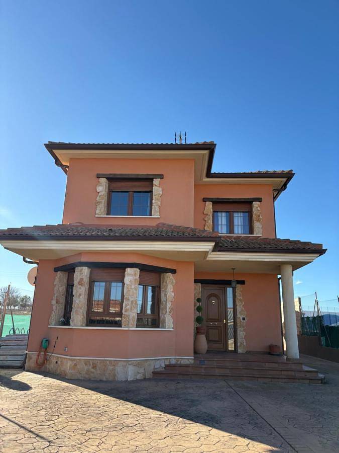 Casa de vacaciones para 8 personas, con terraza además de piscina y vistas en Provincia de Burgos