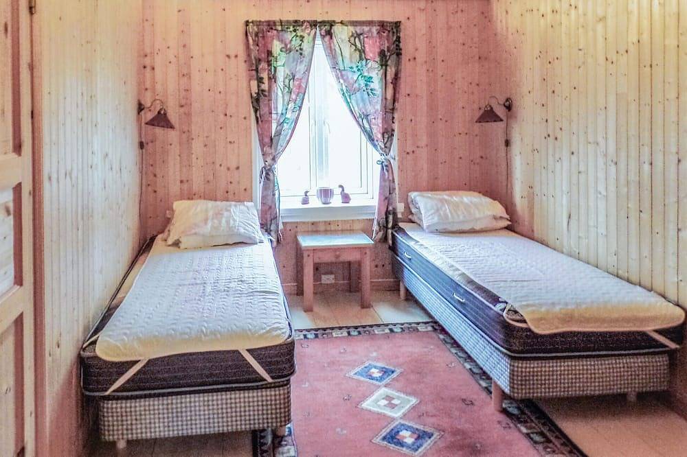 Koselig hjem med 4 soverom i Mandal in Mandal 