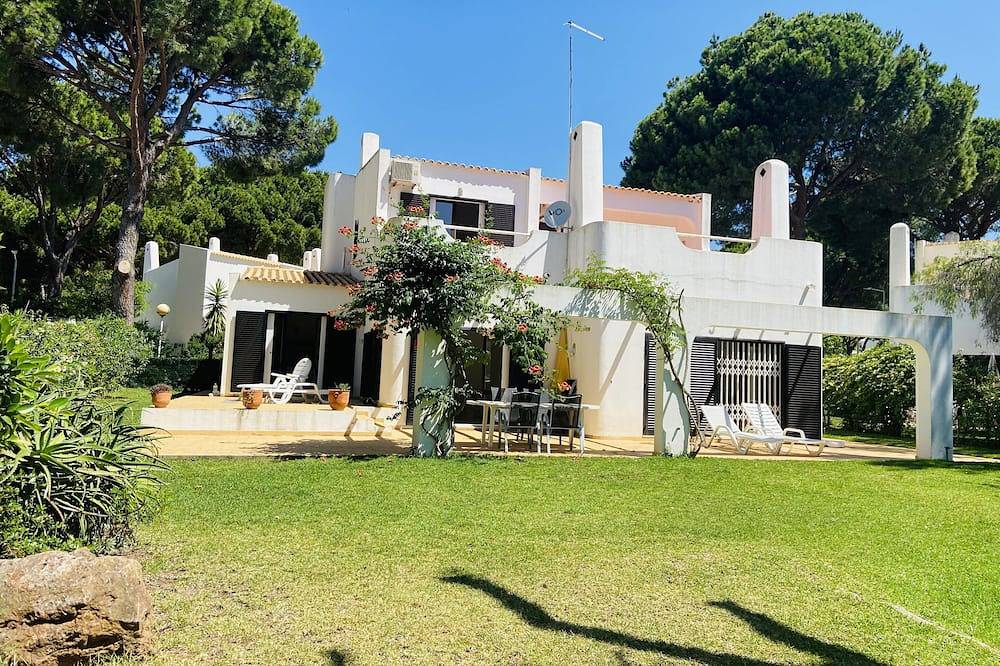 Vilamoura Ténis -casa com Jardim Privado Dentro do Condominio com 6 Piscinas in Loulé, Loulé (São Sebastião)