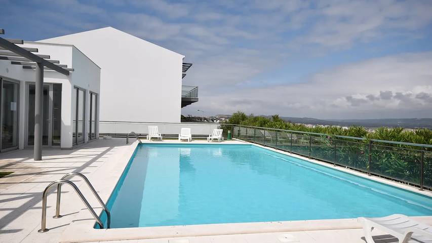 Casa de férias para 7 pessoas, com terraço e piscina em Salir do Porto