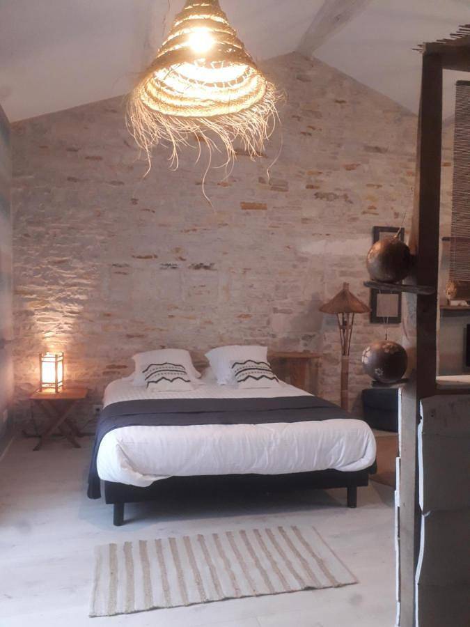 Gîte pour 2 personnes, avec Terrasse et Jardin à Saint-Saturnin-du-Bois