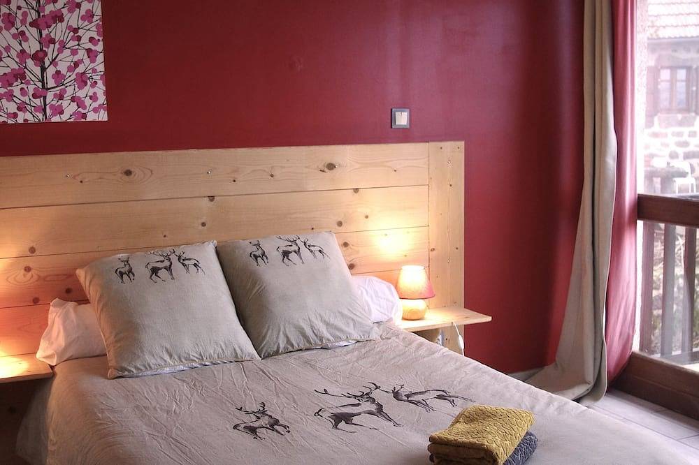 Appartement entier, Gîte Cocoon au Calme Dans les Montagnes du Cantal sur la Route du Puy Mary in Saint-Cirgues-de-Jordanne, Région d'Aurillac