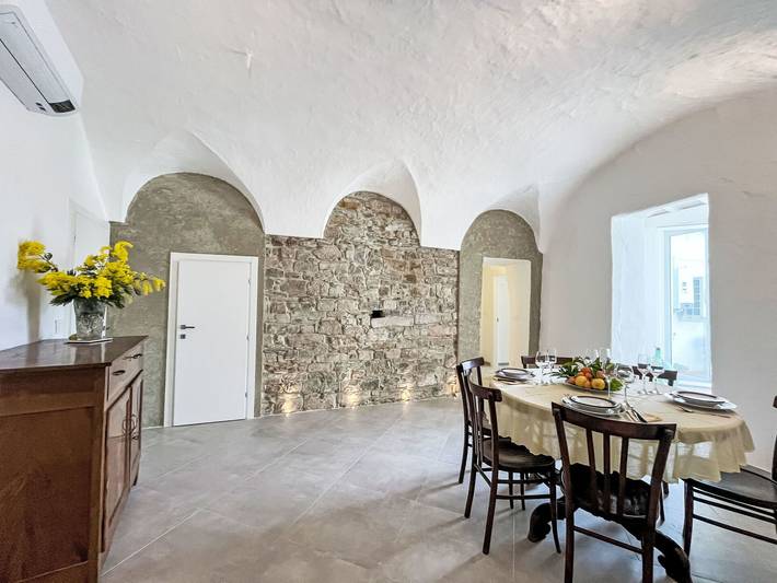 Location de vacances pour 8 personnes, avec terrasse dans Lingueglietta