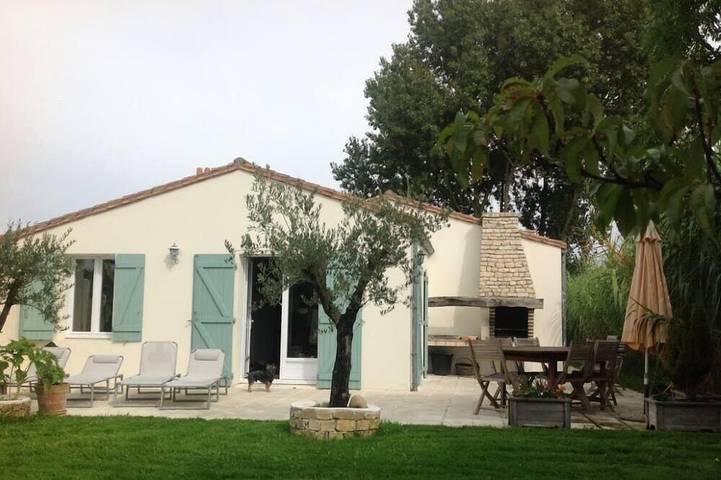 Location de vacances pour 6 personnes, avec terrasse et jardin, animaux acceptés dans Plage Du Gros Jonc Le Bois Plage En Re