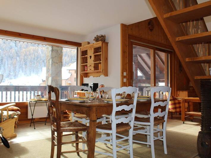 Apartamento entero, Apartamento acogedor para 6 personas con altillo y garaje en Vars in Vars, Briançon region