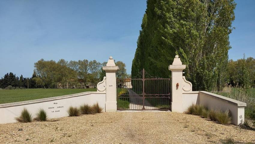 Location de vacances pour 4 personnes, avec piscine ainsi que vue et sauna à Fourques - 4