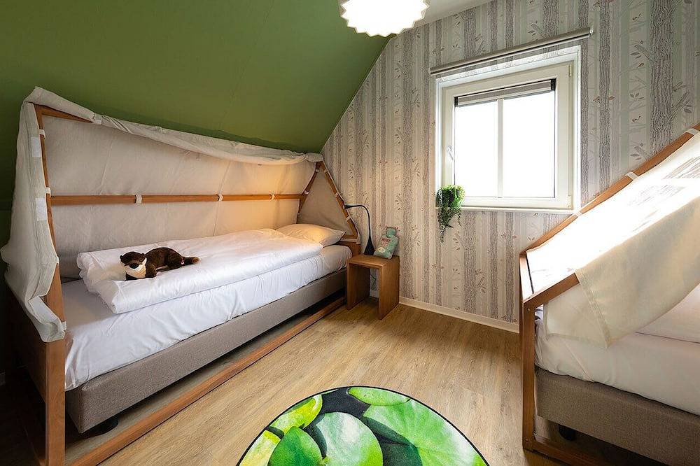 Kids Special 4p - Two Bedroom Villa, Sleeps 4 in Thorn, Limburg