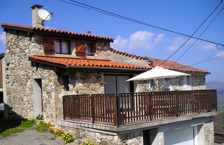 Gîte pour 2 personnes, avec terrasse dans l' Ariège