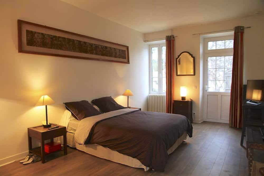 Au calme proche Fontainebleau - Maison de charme avec piscine chauffée et parc in Héricy, Seine-et-Marne
