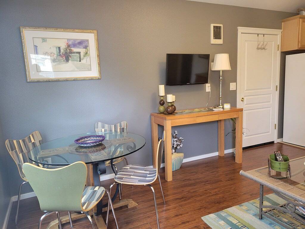 Ganze Wohnung, Ort! Zu Fuss In Die Stadt Und Zur Alten Mühle - Ein Schlafzimmer, Ein Block Vom Fluss Entfernt in Bend, Mt. Bachelor