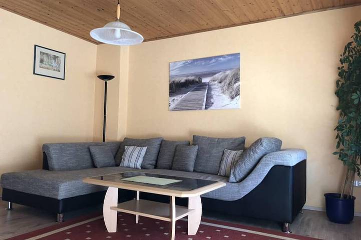 Ganze Wohnung, Gemütliche Ferienwohnung (70m2) mit großen Balkon in Bad Rodach, Oberes Maintal - Coburger Land