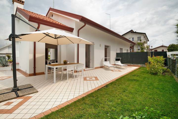 Location de vacances pour 4 personnes, avec jardin à Lido di Jesolo