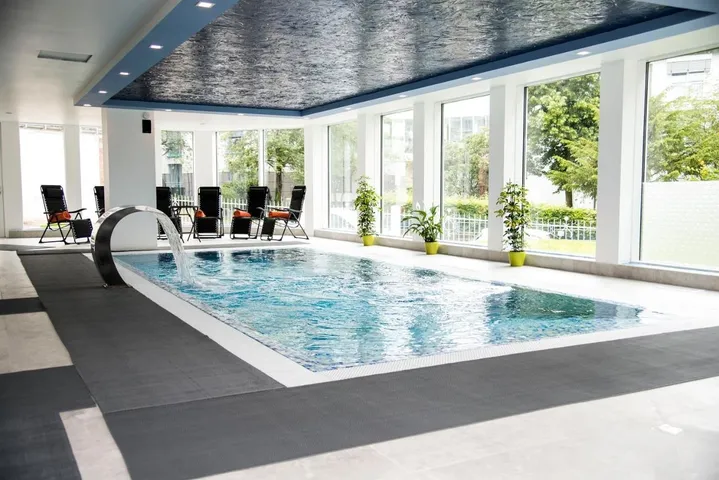 Hotel para 2 personas, con jardín y sauna además de vistas y piscina - 1