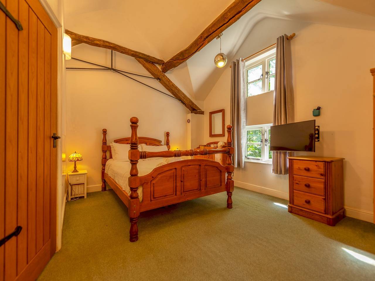 Squirrel Barn - Family Getaway | Pass the Keys in Stafford, Staffordshire