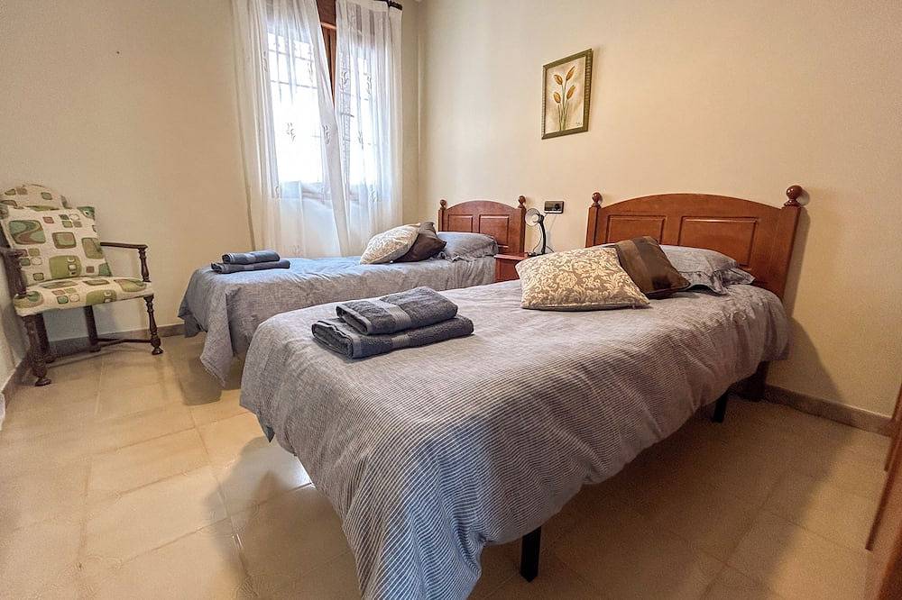 Entire apartment, Logbook - The fishermen's Lodge - .  Apartment with parking in Cudillero. in Cudillero, Costa Verde (Spain)
