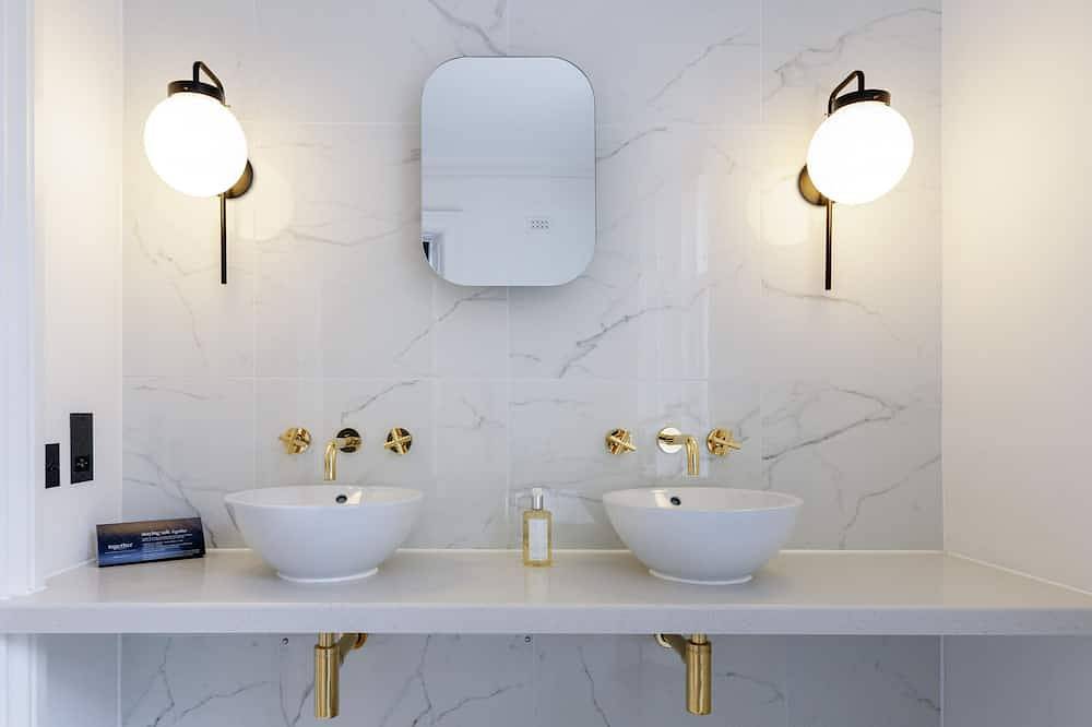 A lews castle that sleeps 2 guests in 1 bedroom in Lewis and Harris, Äußere Hebriden