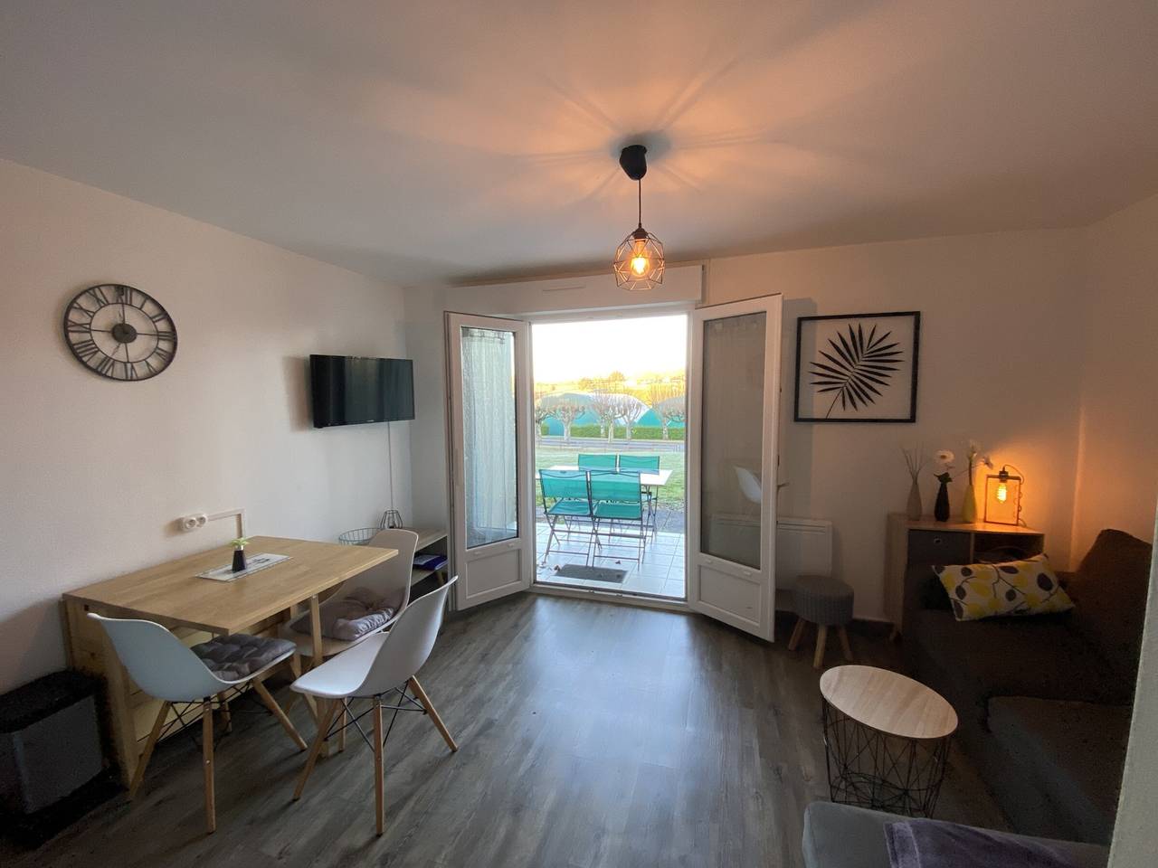 Ganze Wohnung, Charmantes T2 mit Terrasse in der Nähe von Thermes du Connétable, Wi-Fi, Geschirrspüler in La Roche-Posay, Vienne