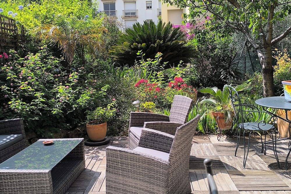 Apartamento entero, Very nice 3-rooms apartment + private garden10 mns, walk to the beach, quiet are in Saint-Laurent-du-Var, Region de Cannes