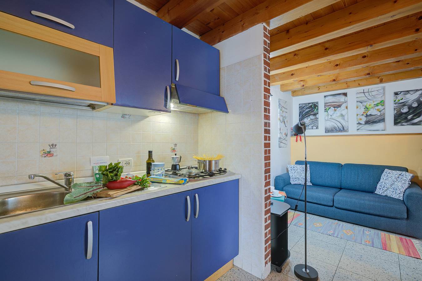 Entire apartment, Cozy Mountain View Apartment: Walk to Beach and Dining! in Torbole, Nago-Torbole