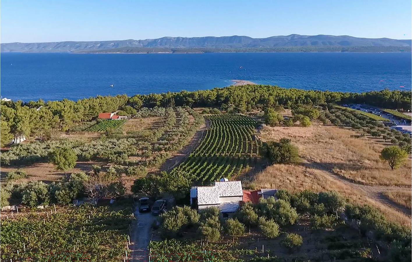 Luxuriöses Apartment am Strand mit Pool und Parkplatz in Bol, Brac