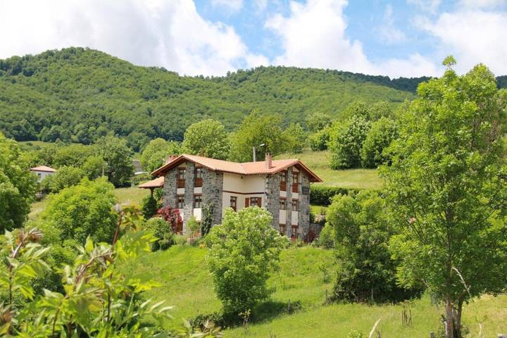Casa rural para 2 personas, con Balcón y Terraza además de Jardín y Vistas en Camaleño