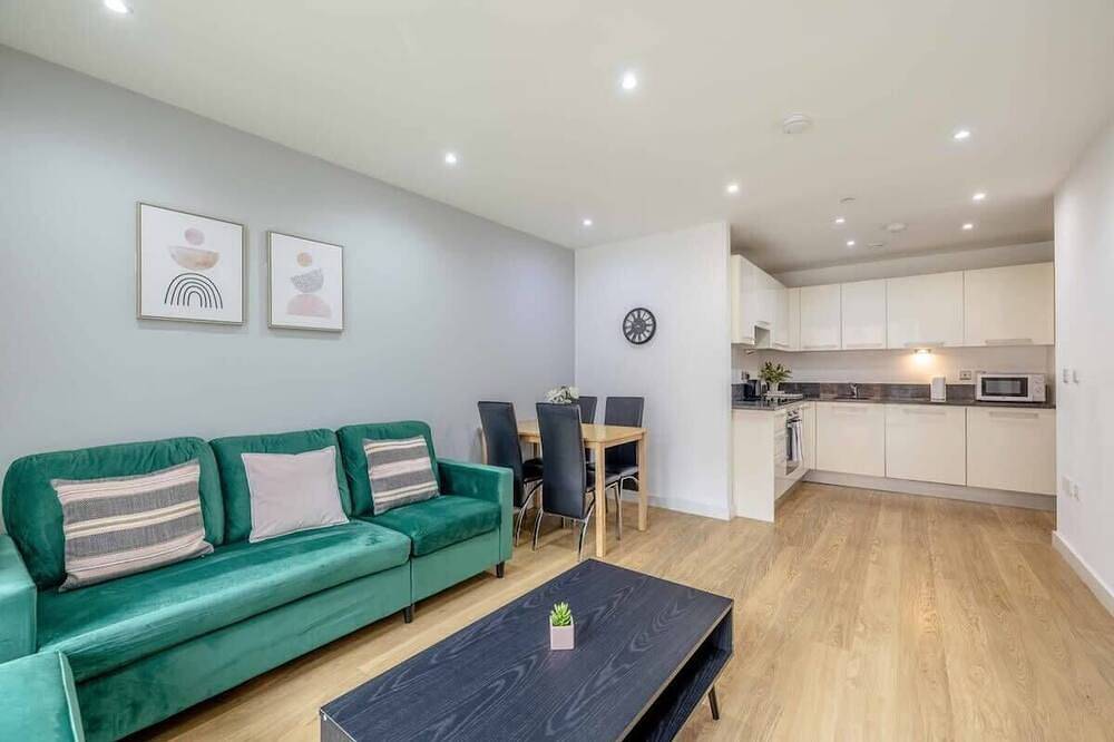 Apartamento entero, 2 Bed @ Slough Station & Parking-London In 20 Mins in Slough, Berkshire