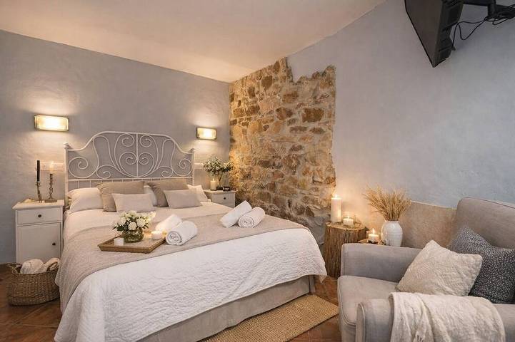 Escapada romántica con jacuzzi, chimenea y vistas a la montaña in Teverga, Cordillera Cantábrica