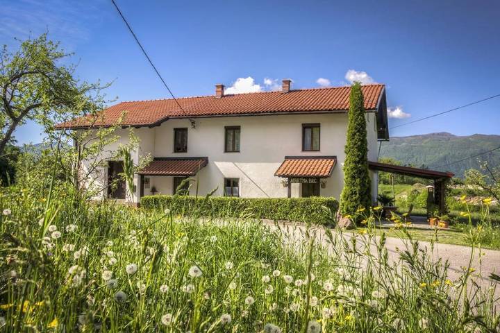 Gîte pour 3 personnes, avec Terrasse ainsi que Jardin et Vue à Kobarid