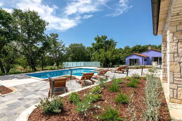 Villa pour 4 personnes, avec Terrasse et Jardin ainsi que Piscine et Vue à Funtana - 4