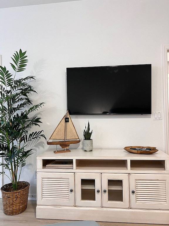 Ganze Wohnung, Relax & Unwind in Bonita Springs – Stylish Condo Near Beaches, Dining & Golf! in Vanderbilt Lakes, Bonita Springs