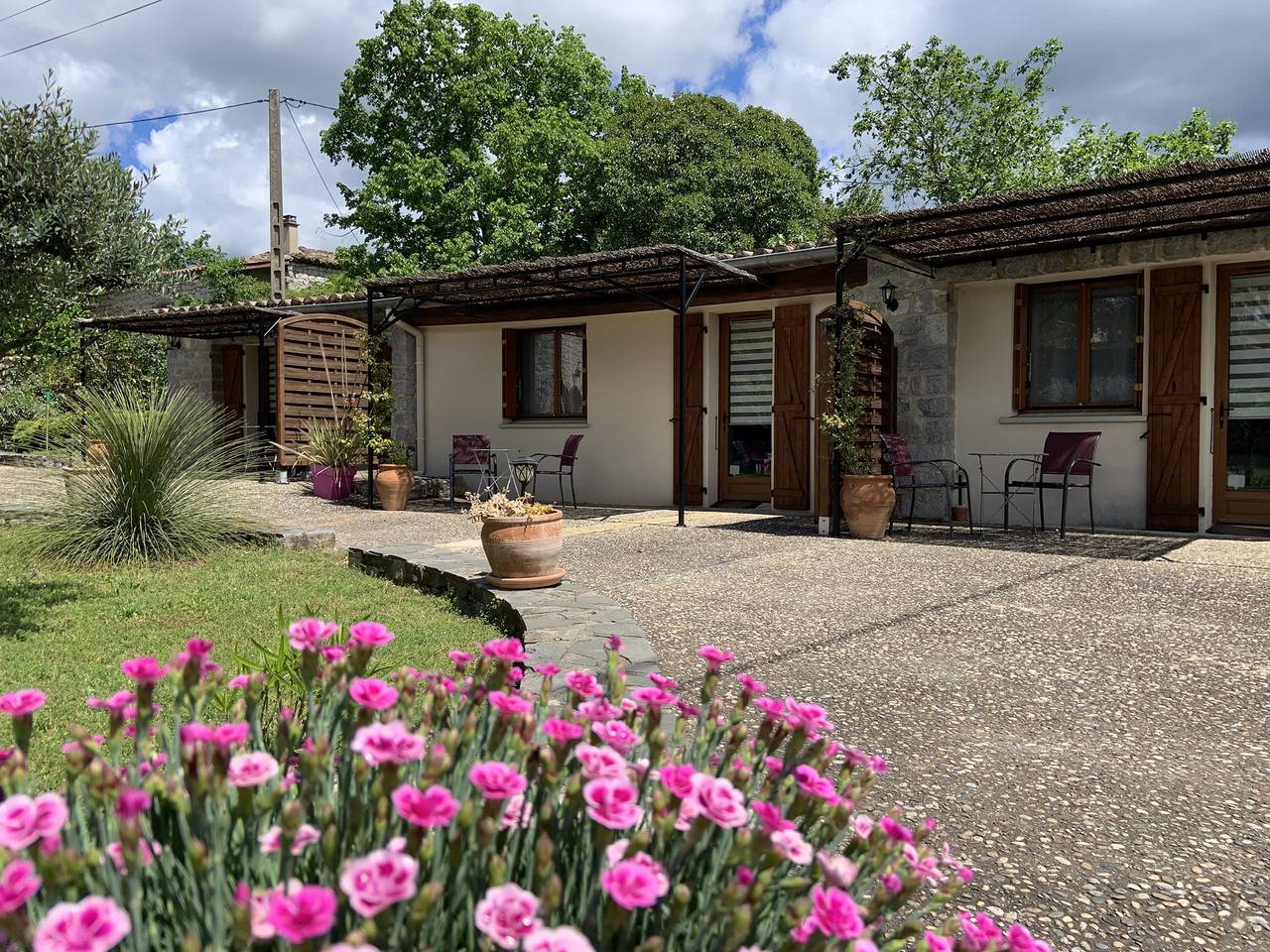 Room 'La Peireta' with Shared Pool, Wi-Fi and Air Conditioning in Saint-Alban-Auriolles, Ardèche