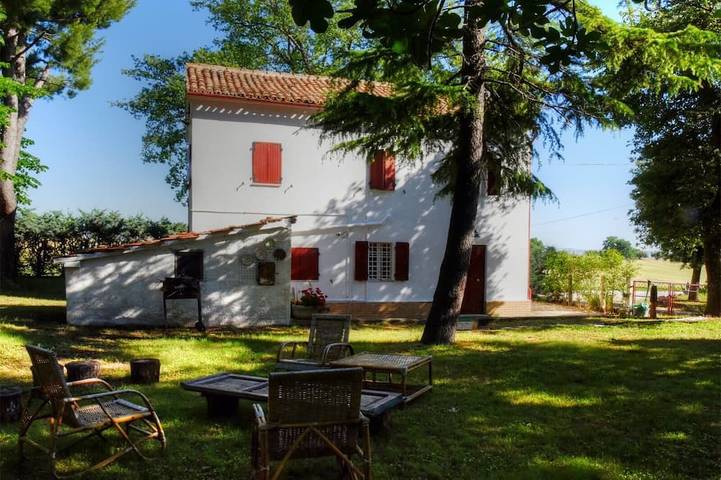 Location de vacances pour 7 personnes, avec jardin à Cingoli