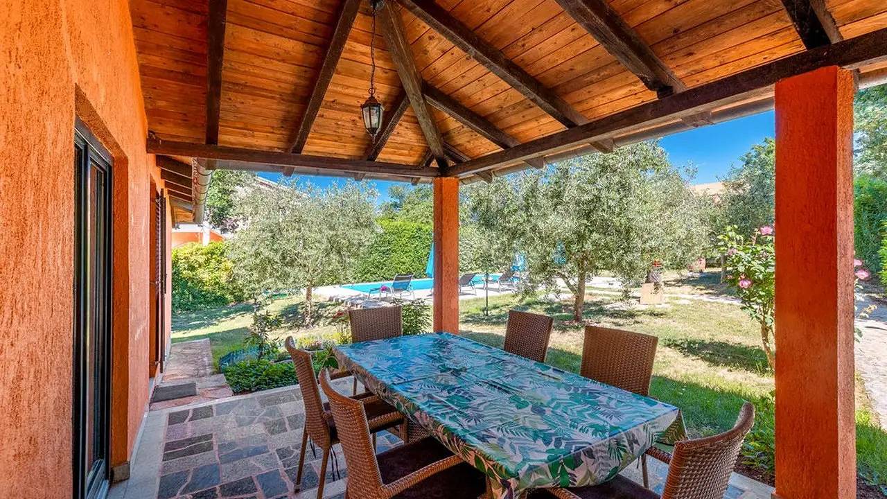Ferienhaus für 8 Personen (110 m²) in Sveti Lovreč in Sveti Lovreč Pazenatički, Zentralistrien