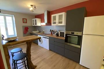 Gîte pour 6 personnes, avec balcon et jardin à Pont-de-Poitte