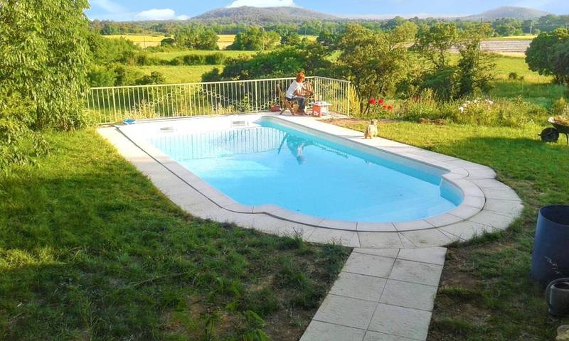 Location de vacances pour 8 personnes, avec piscine ainsi que jardin et terrasse, animaux acceptés à Orthoux-Sérignac-Quilhan