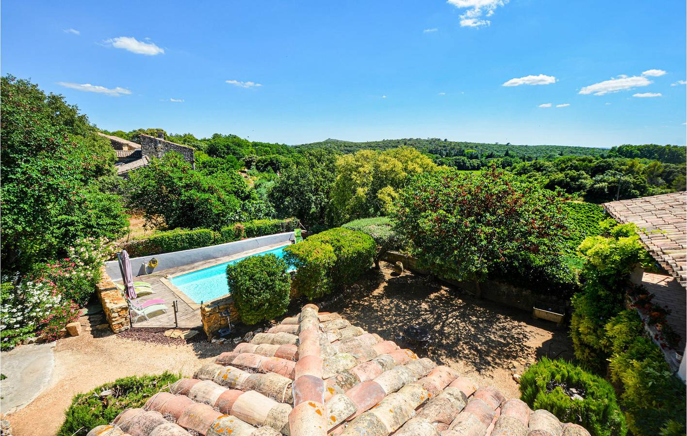 Baron Retreat : 200m2, TV, Parking, Piscine & Jardin in Baron, Région de Nîmes