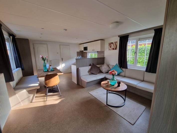 Chalet voor 6 personen, with Balkon/Terras and Terras as well as Tuin and Zwembad in Susteren