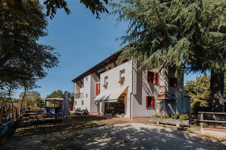 Agriturismo per 2 persone, con giardino e panorama, adatto a famiglie con bambini a Volpago del Montello
